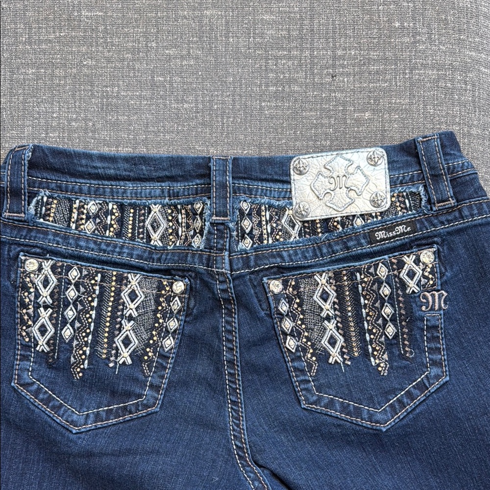 Miss Me Mid Rise Easy Boot Curvy Fit Jeans - Picture 10 of 11